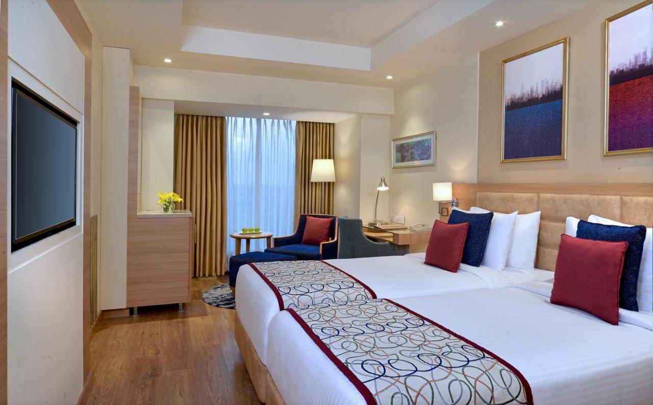 Golden Sarovar Portico Amritsar Exterior photo
