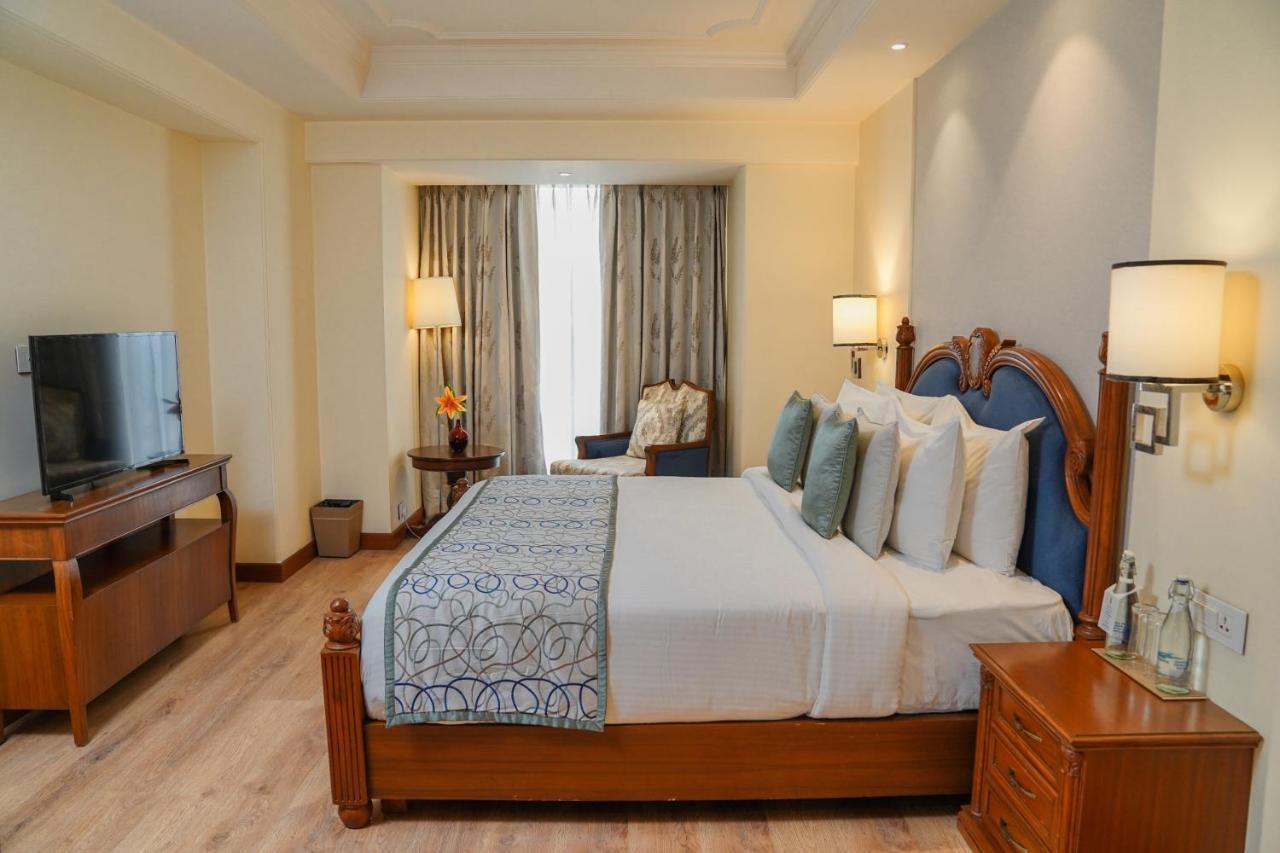 Golden Sarovar Portico Amritsar Exterior photo