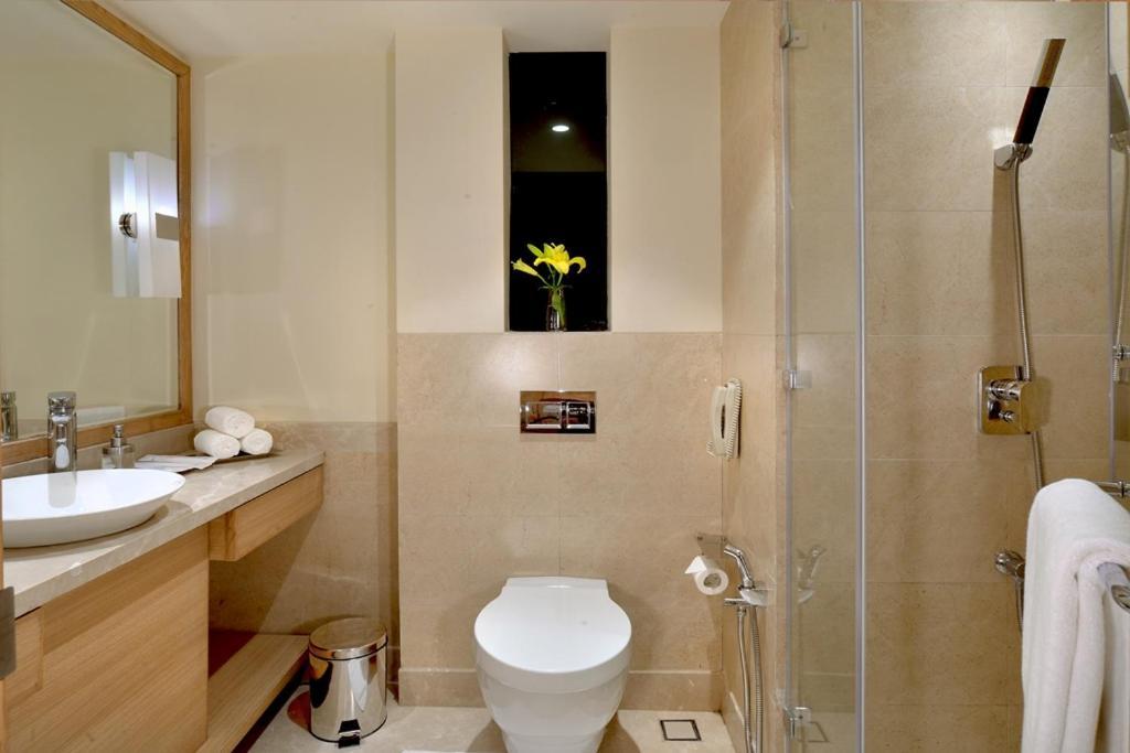 Golden Sarovar Portico Amritsar Exterior photo