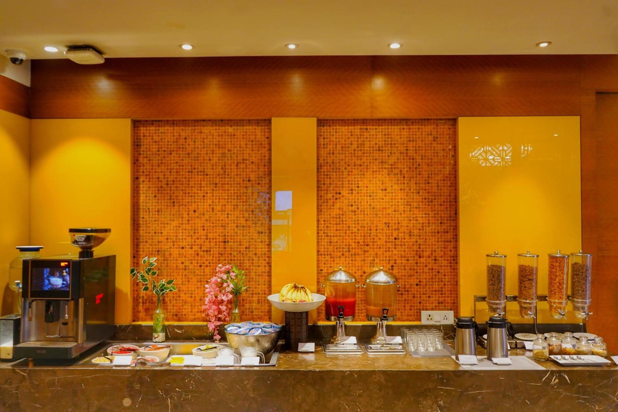 Golden Sarovar Portico Amritsar Exterior photo