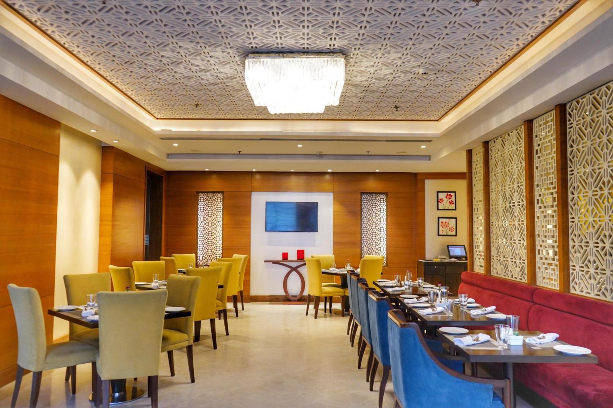 Golden Sarovar Portico Amritsar Exterior photo