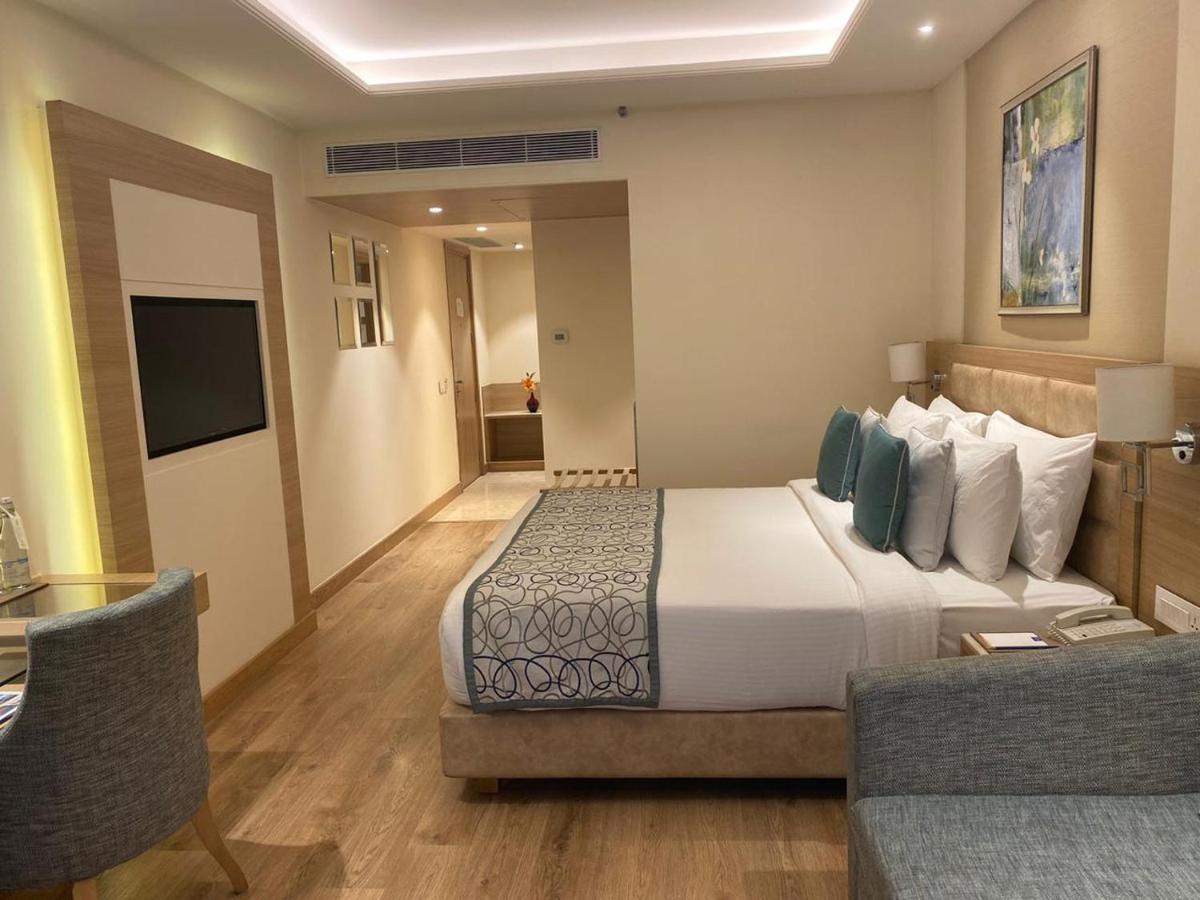 Golden Sarovar Portico Amritsar Exterior photo