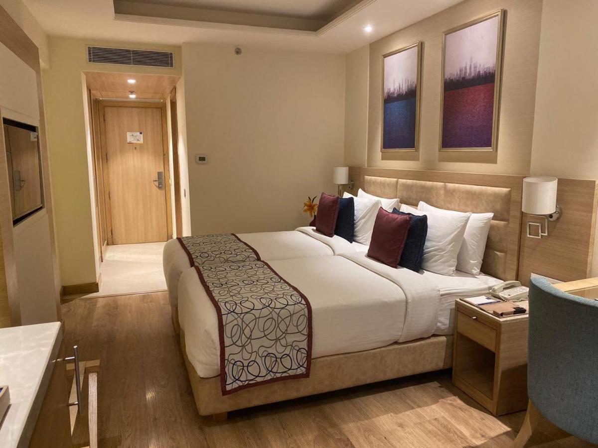 Golden Sarovar Portico Amritsar Exterior photo