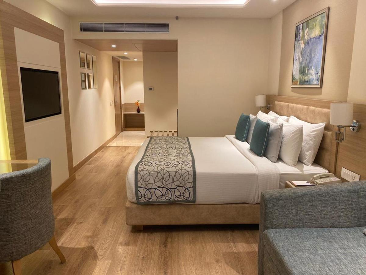 Golden Sarovar Portico Amritsar Exterior photo